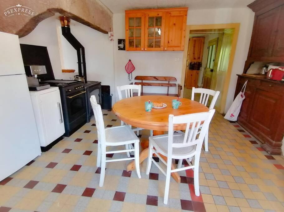 Ferme De Ma Grand-Mere Le Haut-du-Them Esterno foto